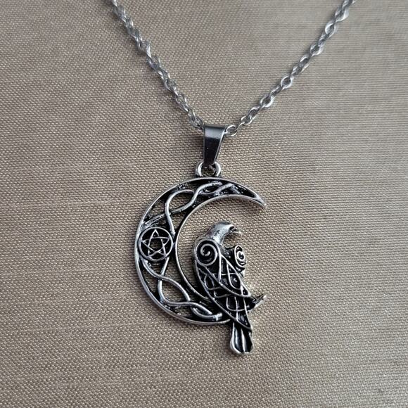 Raven sitting on a crescent moon celtic knotwork & pentagram necklace - Picture 2 of 6